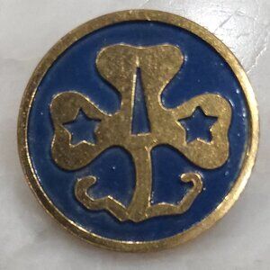 𝅺Vintage Blue Circular Girl Scouts Clover GS Jacket World Badge Pin